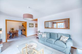 Centrally located with great views and terrace - 6