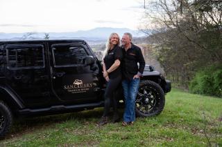 "Honey Hole" Romantic Treehouse Getaway Near Pigeon Forge - Indoor & Outdoor Soaking Tub - 2