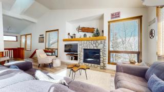 Snowcreek V #777 - 2