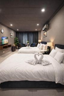 Hotel Crossroads - 0