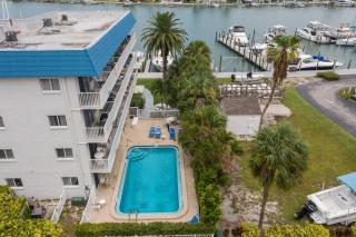 22 Bayside Condos - 7