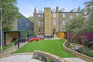 Large Delightful Basement Studio at Nightingale Suites - 3