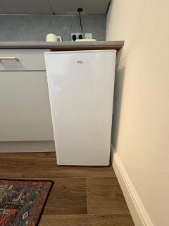 Stylish Studio flat 7,ensuite,Kitchenette, Parking,Wifi,Smart TV,Contractors,NHS,Families welcome - 2