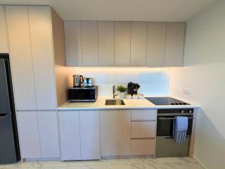 Fresh 1BR City Base on Manchester - 2