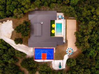 The BIG TEX, Amenity Packed, 2 mi to Frio River - 4