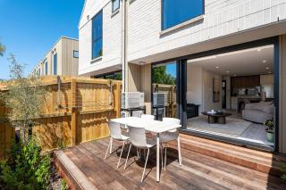 Brand New City Townhouse with Free Parking - 6