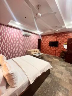 Guest House Near Agha Khan - 2