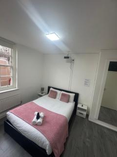 Unique Double Bedroom - 8