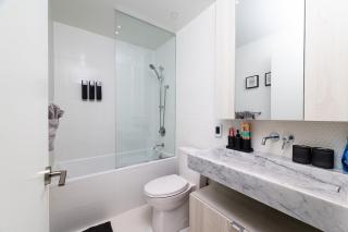 Luxury Yorkville Two Bedroom Condo With Views and Parking - 8