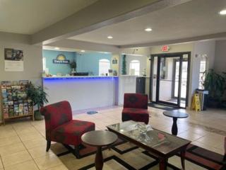 Days Inn by Wyndham Centerville - 9