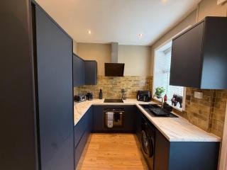 Cosy & Stylish 2-Bed Weir Home Sleeps 6 - 2