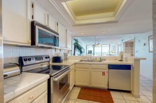 Gulf-Front 2BR with Pools, Tennis, Gym and Hot Tub - 2