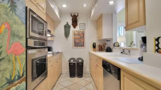 Trumans Hideaway by AvantStay Top Location w Patio BBQ Shared Pool Month Long Stays - 4