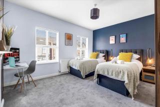 4 Bedroom Stylish House in Central Redditch - 6