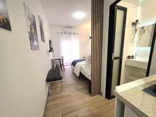 202 Urban Studio Kitchenette & Private Bathroom - 2