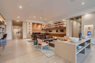 21st FL 2BD Condo-Rainey St-Best views - 8