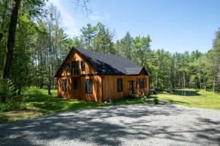 Luxe Modern Cabin with Pond, Fire Pit, Hiking, near Bethel Woods - 9