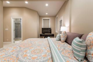 The Wrigleyville VIP-200 Steps from Wrigley Field - 6