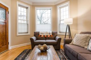 The Wrigleyville VIP-200 Steps from Wrigley Field - 4