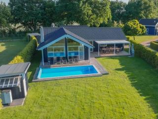 Ferienhaus mit Pool und Sauna am Duemmer See - 1
