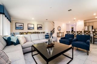 Amazing 8br w pool theater game room by Disney - 0