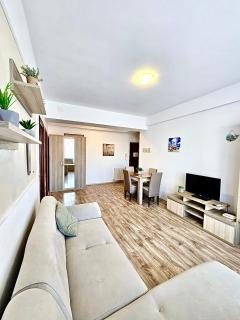 Summerland Beautiful Seaview Apartments - 7