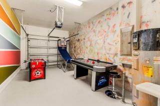 Dream Getaway Modern 6-Bedroom Vacation Home - 6