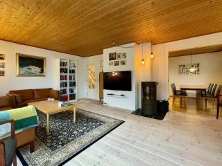 Large Seaside Piano Villa with Ocean Views - 9