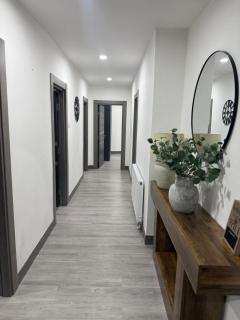 Brand New 4 bed Stunning Spacious Flat In Shepshed - 4