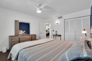 Sarasota Central Retreat - 4