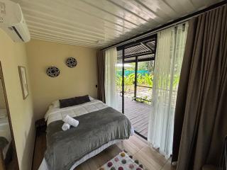 Moani Punta Uva Lodge 5 min Walk to beach - 8