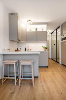 New Bright & Quiet Central Studio Top Floor - 6