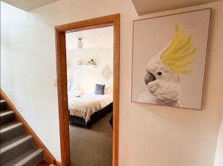 Best Location in Hobart! Luxury 4 bedroom with stunning views - 1