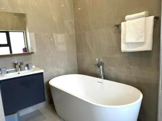 Portglen Villa, Full Furnished 3 bed house Accommodates 6 - 3