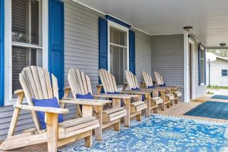 Chateau d'Vine Victorian Farmhouse - 8