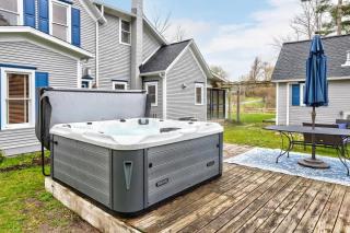 Chateau d'Vine Victorian Farmhouse - 9