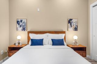 Chic & Modern Retreat - Prime Location - AC - 7