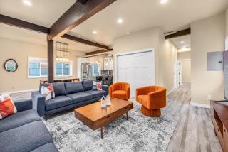 Chic & Modern Retreat - Prime Location - AC - 9