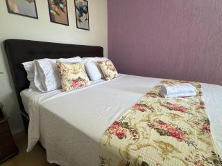 Sobrado 2q no centro de Ourinhos, ar-cond e vaga - 1