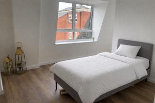 New Apartment in Swindon Sleeps 4 - 4