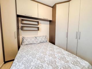 Apê elegante com ar-cond, vaga e ótima localização - 1