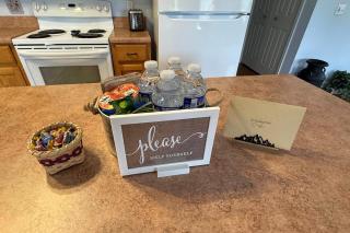 3 Mi to Hiawassee: 'Berry Cute Country Cottage' - 2