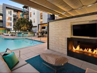 Snazzy 3BR Apt DTLA with Pool & Spa - 7