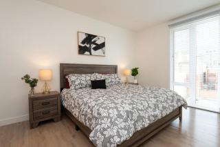 Snazzy 3BR Apt DTLA with Pool & Spa - 1