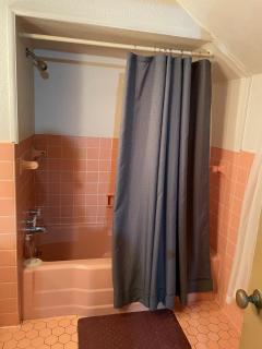 Cozy Apartment w Garage - 5