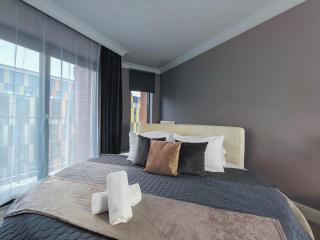 Kings City Szlak 77 55sqm Round Bed 230cm Two Balconies - 7