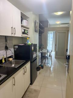 1BR Staycation at JAZZ Makati 29F 65 Smart TV - Manila - 1