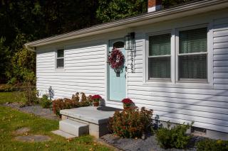 Meme & Papa Cottages Private Compound - 3