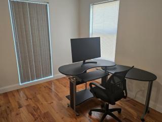 Stylish 3BR Retreat Near EWR Airport NYC Hub - 2