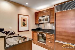 MGM Signature-15-802 1Br 2Ba F1 Pits View Balcony - 7